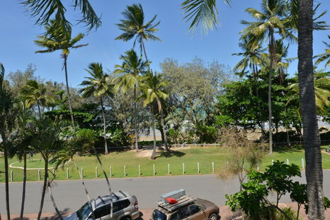 Seascape Holidays At Beachfront Terraces - Tourism Caloundra 27