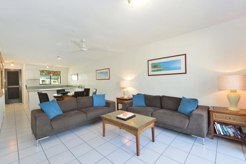 Seascape Holidays At Beachfront Terraces - Tourism Caloundra 11