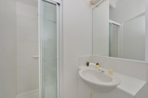 Seascape Holidays At Beachfront Terraces - Tourism Caloundra 7