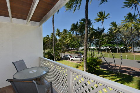 Seascape Holidays At Beachfront Terraces - Tourism Caloundra 13