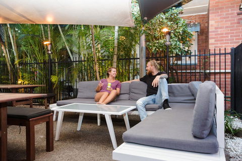 Mad Monkey Central - Tourism Caloundra 8