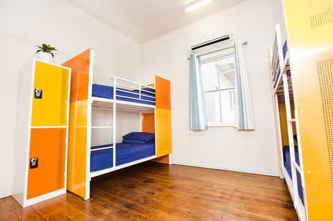 Mad Monkey Central - Tourism Caloundra 7