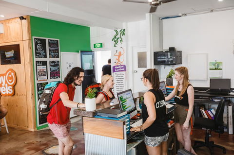 Mad Monkey Central - Tourism Caloundra 4