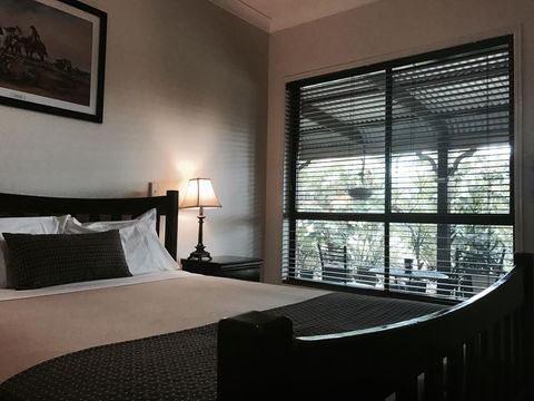 The Bearded Dragon Boutique Hotel - Tourism Caloundra 0