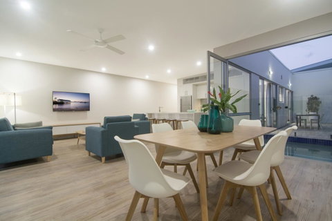 Pool Resort Port Douglas - Tourism Caloundra 37