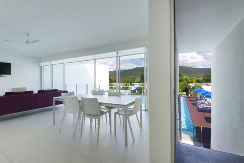 Pool Resort Port Douglas - Tourism Caloundra 19