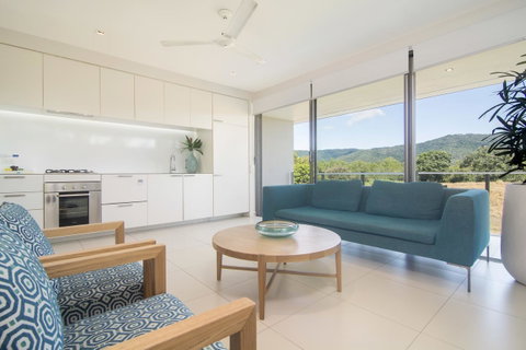 Pool Resort Port Douglas - Tourism Caloundra 13