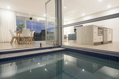 Pool Resort Port Douglas - Tourism Caloundra 36