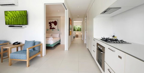 Pool Resort Port Douglas - Tourism Caloundra 14