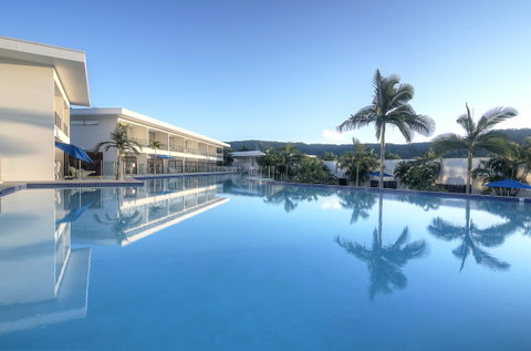 Pool Resort Port Douglas - Tourism Caloundra 1
