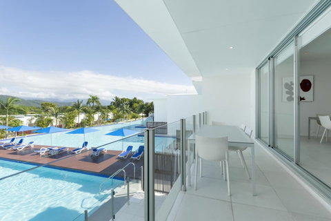 Pool Resort Port Douglas - Tourism Caloundra 26