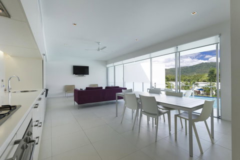 Pool Resort Port Douglas - Tourism Caloundra 20