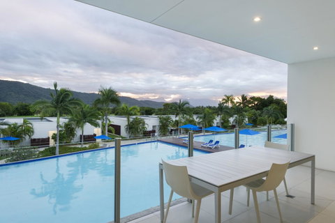 Pool Resort Port Douglas - Tourism Caloundra 18