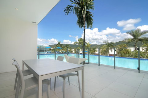 Pool Resort Port Douglas - Tourism Caloundra 31
