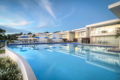 Pool Resort Port Douglas - Tourism Caloundra 0