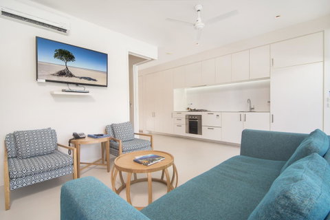 Pool Resort Port Douglas - Tourism Caloundra 7