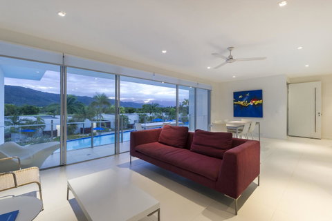 Pool Resort Port Douglas - Tourism Caloundra 17