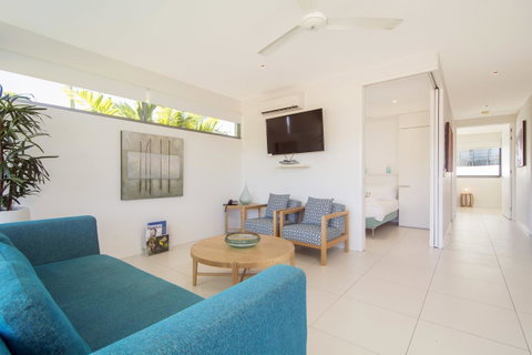 Pool Resort Port Douglas - Tourism Caloundra 12