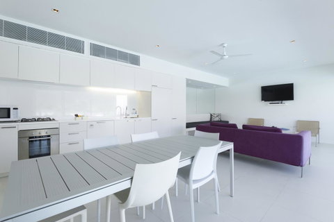 Pool Resort Port Douglas - Tourism Caloundra 21