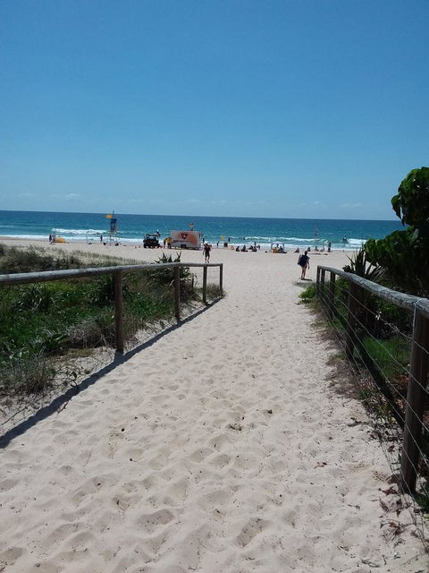 Surfers Chalet - Tourism Caloundra 5