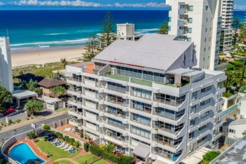Surfers Chalet - Tourism Caloundra 9