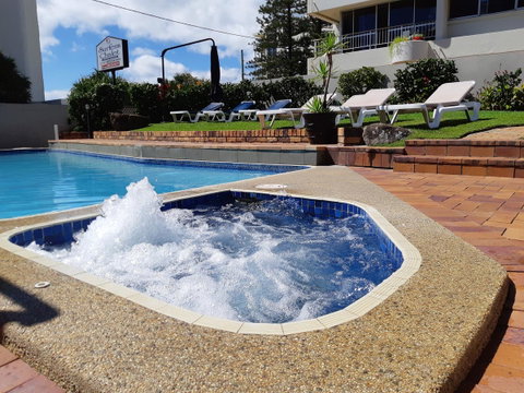 Surfers Chalet - Tourism Caloundra 2