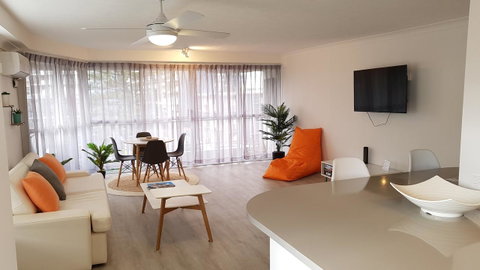 Surfers Chalet - Tourism Caloundra 11