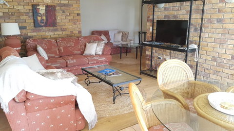 Surfers Chalet - Tourism Caloundra 24