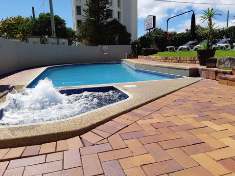 Surfers Chalet - Tourism Caloundra 3