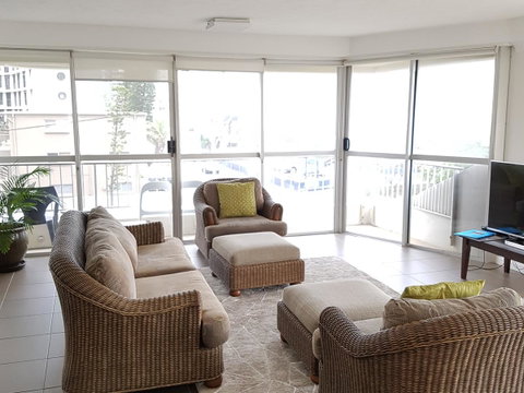 Surfers Chalet - Tourism Caloundra 32