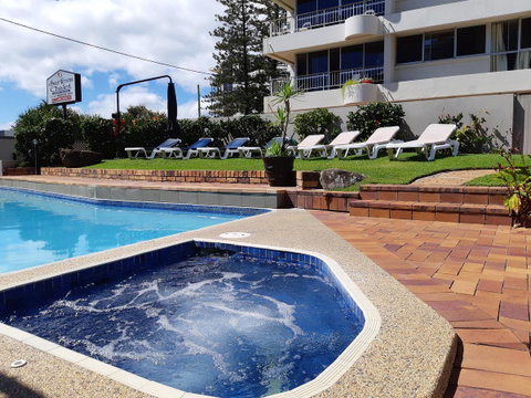 Surfers Chalet - Tourism Caloundra 6