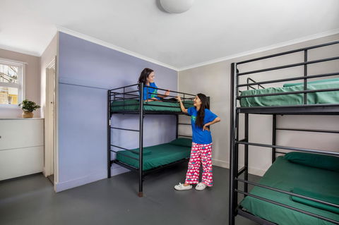 Backpackers In Paradise 18-35 Hostel - Tourism Caloundra 3
