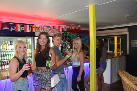 Backpackers In Paradise 18-35 Hostel - Tourism Caloundra 30