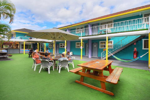 Backpackers In Paradise 18-35 Hostel - Tourism Caloundra 2