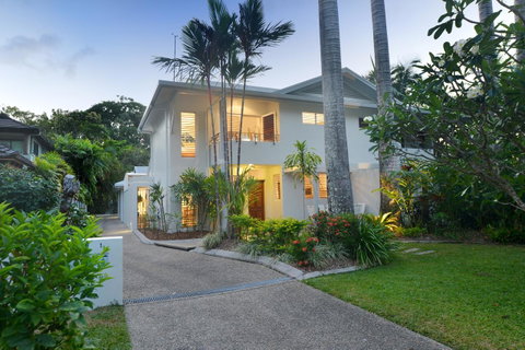 [ ANDY'S BEACH HOUSE ] - Tourism Caloundra 4
