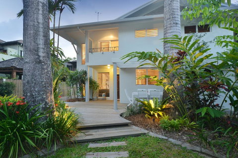 [ ANDY'S BEACH HOUSE ] - Tourism Caloundra 9
