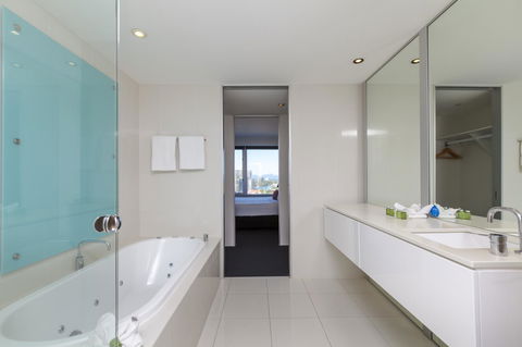 Q1 Resort & Spa - Official - Tourism Caloundra 1