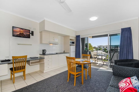 Madison Ocean Breeze Apartments - Tourism Caloundra 12