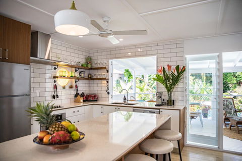 Jamaica Beach House - Tourism Caloundra 3