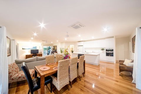 Whitsunday Luxury Homes - Tourism Caloundra 4