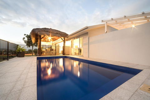 Whitsunday Luxury Homes - Tourism Caloundra 0