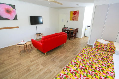 Port Douglas Motel - Tourism Caloundra 7