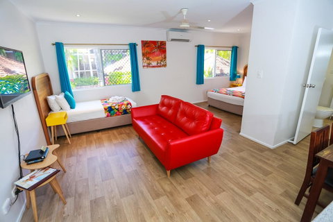 Port Douglas Motel - Tourism Caloundra 4