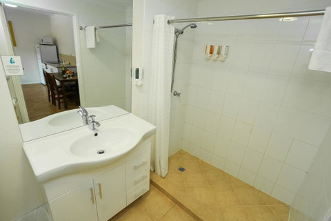 Port Douglas Motel - Tourism Caloundra 6
