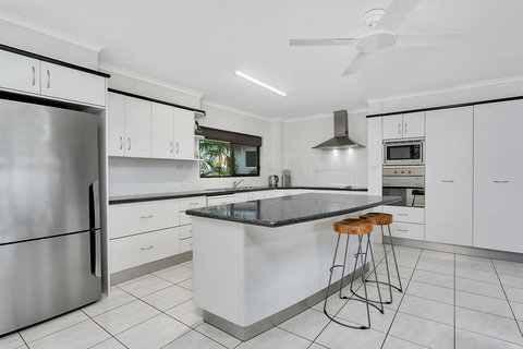 Roydon Beachfront Apartments - Tourism Caloundra 25
