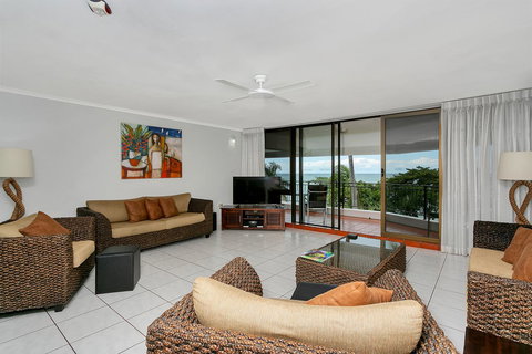 Roydon Beachfront Apartments - Tourism Caloundra 4