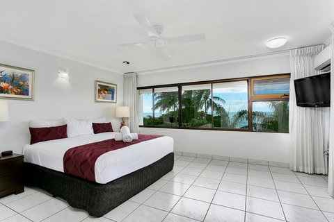 Roydon Beachfront Apartments - Tourism Caloundra 3