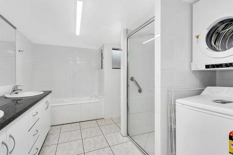 Roydon Beachfront Apartments - Tourism Caloundra 24