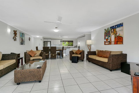 Roydon Beachfront Apartments - Tourism Caloundra 1