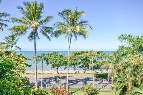 Roydon Beachfront Apartments - Tourism Caloundra 9